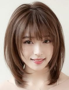 Short Asian Haircut With Bangs, Short Layered Bob With Side Bangs, Layered Bob Cut With Bangs, Japanese Short Hair With Bangs, Short Hair With Layers And Bangs, Layered Bob Hairstyles For Fine Hair, Carre Haircut