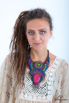 Bodaway Firemaker Bohemian boho native bead embroidery bib necklace pink dragon vein agate bronze de Hippie Macrame Necklace For Festivals, Hippie Style Macrame Necklace For Festivals, Handmade Hippie Festival Necklaces, Handmade Hippie Necklace For Festivals, Hippie Handmade Festival Necklaces, Festival Beaded Bib Necklace, Adjustable Beaded Bib Necklace For Festivals, Handmade Hippie Beaded Necklace For Festivals, Artisan Macrame Necklaces For Festivals