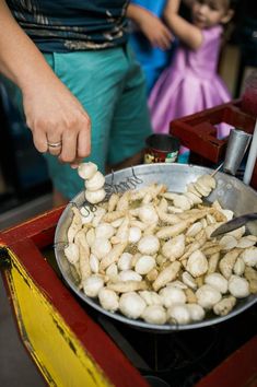 Pinoy Christmas Fiesta Party | Philippines Mommy Family Blog Philippine Fiesta, Pinoy Christmas, Philippine Christmas, Filipiniana Wedding Theme, Christmas Fiesta, Cabbage Side Dish, Filipino Street Food, Filipiniana Wedding, Filipino Wedding