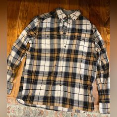 Never Worn - Woolrich Flannel Long-Sleeve Button Down Shirt - Size Medium Flannel Shirt For Workwear In Fall, Flannel Work Shirt For Fall, Relaxed Fit Long Sleeve Flannel Shirt With Button Closure, Classic Long Sleeve Flannel Shirt With Button Closure, Casual Fall Shirt With Button Cuffs, Long Sleeve Flannel Shirt With Snap Buttons For Fall, Casual Shirt With Button Cuffs For Fall, Plaid Flannel Work Shirt With Button Closure, Plaid Long Sleeve Flannel Shirt With Button Closure