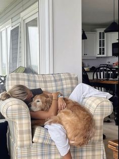 Cozy Golden Retriever, Dog Best Friend Aesthetic, Golden Retriever Girlfriend Aesthetic, Pet Sitting Aesthetic, Animal Love Aesthetic, Coastal Christmas Aesthetic, Pet Aesthetic Dog, Instagram Picture Ideas With Dog, Girl With Dog Aesthetic