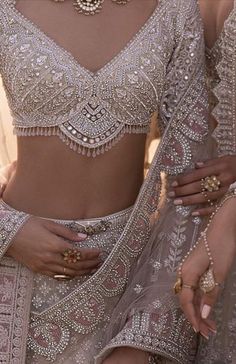 Bridal Indian Lengha, Aesthetic Blouse Design, Unique Indian Bridal Lehenga, Trendy Blouse Patterns, Wedding Indian Outfit, Lehenga Blouse Design, Bridal Lehenga Blouse, Indian Fits, Fancy Lehenga