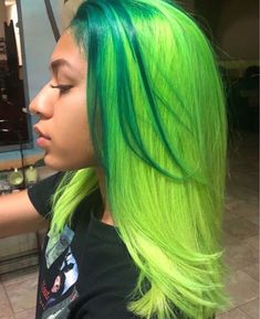 Dark Green And Neon Green Hair, Hair Stripes, Girl Hair Colors, Cute Hair Colors, Dyed Hair Inspiration, Dyed Natural Hair, Pretty Hair Color, Hair Laid, Alternative Hair