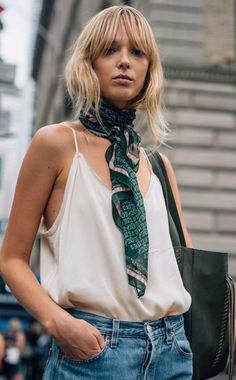 Beige Outfit, Green Scarf, Street Fashion Photography, Looks Street Style, Street Style Inspiration, Inspiration Fashion, Street Style Looks, Mode Inspiration