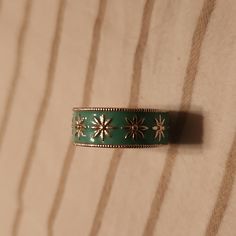 Size 5! Authentic Tiffany & Co Daisy Blue Ring. 925. Never Worn Only Kept In Jewelry Box. Comes With Pouch. Simple Enamel Jewelry, Green Enamel Fine Jewelry Ring, 90s Rings, Cutesy Jewelry, Enamel Rings, Jewelry Tiffany, Green Ring, Daisy Ring, Green Rings