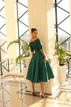 Introducing the Nicoletta NC1072 from the Spring 2024 evening collection. Elevate your style with this exquisite dress. Mikado Fabric, Plastic Dress, Standard Dress, Dress Cover, Knee Length Dresses, 2024 Collection, Spring 2024, Sophisticated Look, Dress Backs