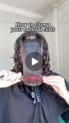 60K likes, 775 comments - sophiemariecurly on June 22, 2022: "How to clump your natural curls for maximum definition 💙 @sophiemariecurly ‼️BRUSH IS FROM: Amazon called Denman bristle brush D81M also linked in my Amazon storefront - link in my bio. ‼️Please note you do not NEED this brush to brush clump. You can use a brush with teeth close together that provide tension. For example: the tangle teezer detangled which I also use for this type of brush tension technique ➰💖brush clumping: usin How To Define Natural Curls, Curl Pattern Chart Natural Hair, How To Make Natural Curls, Bounce Curl Brush Tutorial, Curl Training Hair Naturally Curly, How To Do Natural Curls, How To Curl Your Hair Naturally, Curl Defining Brush, How To Naturally Curl Your Hair