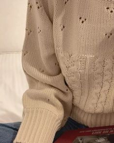 Beige Twist Dual Pattern Knitted Sweater | Jisoo - BlackPink M