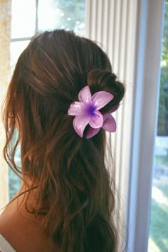 Sample 1 Plumeria Hair Clip, Flower Clip Hair, Flower Clip Hairstyles, Flowers Hair Clips, Tropical Hair, Hair Clips Flower, Hawaii Flowers, Bridal Jewellery Inspiration, Tropical Hawaii