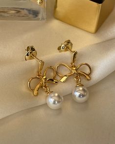 Elegant Butterfly Knot Earrings For Gift, Classic Gold Bow Earrings, Elegant Butterfly Knot Earrings As Gift, Chic Gold Earrings With Bow, Classic Bow Earrings For Party, Elegant Formal Earrings With Decorative Bow, Yellow Gold Bow Earrings For Wedding, Wedding Pearl Drop Earrings With Bow, Chic Pearl Earrings For Gift