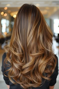 Balayage On Natural Brown Hair, Hair Inspo Color Natural, Light Caramel Highlights On Brown Hair, Brown Hair With Blonde Streaks, Hair With Blonde Streaks, Lots Of Highlights, Shades Of Brown Hair, Brunette Lob, Brown Hair With Blonde