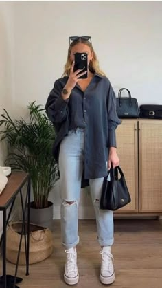 Outfits For Casual Day, Casual Outfits Back To School, Cute Outfits Simple Casual, Outfit Ideas For September, Comfy Fall College Outfits, Spring Outfit Inspo 2023 Casual, Everyday Basics Outfit, Fall 2023 Outfits College, La Outfit Ideas Fall