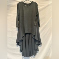 This Is A Very Elegant Diane Gilman Sweater Knit And Chiffon Tiered Peplum Top With 3/4 (Bracelet) Sleeves. Perfect For A Day At The Office That Transitions Into A Dinner Date Or A Ladies Night Out. Pair This With A Pair Of Black (Or Any Color) Leggings Or Pants And A Pair Of Colored Heels With A Matching Bag, And You Are Good To Go! Details: Designer - Diane Gilman - Dg2 Size - L Color - Heathered Steel Gray Approximate Measurements: L Front - 27” L Back - 49” (Chiffon Starts At 18” Down The Back And Tiers Down To 49”. Back Skirt Is Approx. 31”. Tiers Are At Approx. 14”, 18”, 22”, 27” & 31”. Shoulder To Shoulder - 17” Shoulder To Pit - 9.5” Pit To Pit - 21” Waist Dolman Sleeve Top, Fall Cotton Peasant Top With 3/4 Sleeves, Fall V-neck Lagenlook Tops, Gray Long-sleeved Poncho For Layering, Army Green Sweater, Oversized V-neck Top In Lagenlook Style, Gray Tunic, Woven Sweater, Colorful Heels