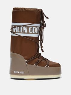 Boots Moon, Designer Sneakers Women, Apre Ski, Aspen Ski, Moon Boot, Ski Outfit, Layered Long Sleeve, Moon Boots, Baby Boots