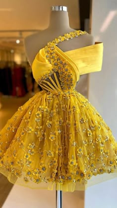 Minna Fashion, Short Yellow Dress, Party Dress Codes, Runway Gowns, Afrikaanse Mode, Glamour Dress, Dress Classy, Dinner Dress