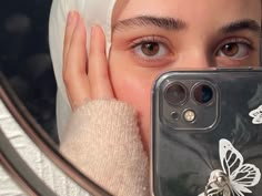 Hijabi Instagram Photos, Hijab Selfie, Aesthetic Mirror Selfie, Muslimah Photography, Hijab Aesthetic, Hijabi Fashion Casual, Self Portrait Poses, Hijabi Aesthetic, Instagram My Story