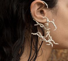 Handcarved from wax earcuff from  SS 22 collection. Available in sterling silver and gold plated brass Each piece is handmade and made to order and it may take up to 2-3 weeks for it to ship. If you need it sooner email us and we'll do our best . Statement Ear Cuff, Avant Garde Earrings, Earcuffs Earrings, Jewels Diy, Avant Garde Jewelry, Ear Piece, Ear Pieces, Sculptural Jewelry, Metalwork Jewelry