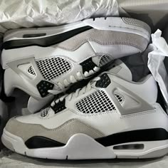 Jordan 4 Sepatu Air Jordan, Pretty Sneakers, Stile Hijab, Nike Shoes Girls, Dr Shoes, Trendy Shoes Sneakers, Nike Fashion Shoes, Jordan Shoes Girls, Preppy Shoes