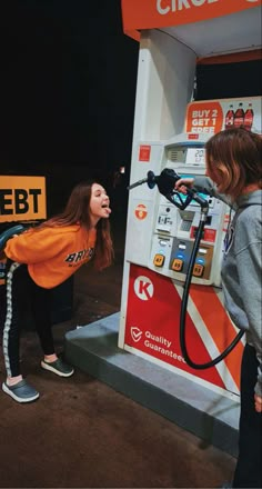 Gas Station Photo Ideas, Photo Station Essence, Abandoned Gas Station Photoshoot, Gas Pump Photoshoot, Gas Station Photoshoot Night, Night Time Photoshoot Ideas, Gas Station Photos, Cute Bff Pictures, Gas Station Pics