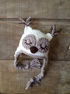 Baby Owl Owlette, cream and taupe sleeping owl. Crochet owl, with or without ties.  Made to order, please allow 7 to 10 business days for orders,  Please specify size  as they are on an average. Please measure circumference of head for the closest measurement for your order, and or color changes.  Thank you for stopping by! Owl Crochet, Sewing Vintage, Types Of Hats, Baby Owl, Owl Baby, Crochet Owl, Baby Beanies, Crochet Vintage, Knitted Wit