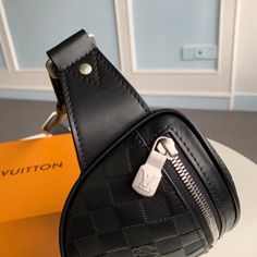 ???? ???26.0 x 13.0 x 7.0 cm Caribbean Netherlands, Louis Vuitton Bag, Fashion Bags, Paper Bag, Clutch Bag, Louis Vuitton, The Unit, Contact Us, Tote Bag