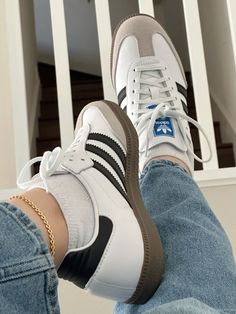 Shoes Vision Board, Adidas Samba Outfit Jeans, Samba Aesthetic, Sambas Adidas, Samba Sneakers, Samba Adidas, Kd Sneakers, Adidas Sambas