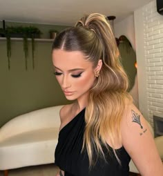 50 Adorable Medium Length Ponytail Hairstyles To Try Formal Slick Back Ponytail, Halter Neck Dress Hairstyles, Medium Length Ponytail, Ariana Ponytail, Ponytail Hairstyles For Long Hair, Straight Ponytail Hairstyles, Formal Ponytail, Hair Styles Ponytail, Bridal Ponytail