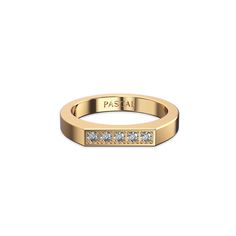 a yellow gold ring with five diamonds on the side and an inscription that reads pasi