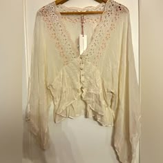 Gorgeous Love Shack Fancy Boho Feminine Blouse Nwt Absolutely Gorgeous Appalachian Clothes, Mama Mia Style, Flowy Clothes, Shabby Chic Clothing, Witch's Cottage, Boho Hats, White Boho Blouse, White Boho Tops, Style 2025