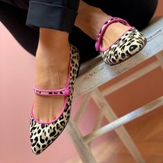 #shoequiz Yes or No? #leopardprintvibes 🩷🐆🩷 #styleschoolinternational #styleschool #styleinspire #stylecoaching #stylecoach #styleinspiration #styleideasdaily #imagecoach #shoes #shoesoftheday #shoeoftheday #shoeofinsta #shoesofinstagram Funky Shoes, Animal Print Shoes, Walk In My Shoes, Fancy Shoes, Everyday Shoes, Yes Or No, Fabulous Shoes, Trendy Sneakers, Crazy Shoes