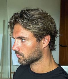 The Medium Middle Part is a popular men’s hairstyle, offering an attractive style with minimal effort. The best types of haircuts for guys are those that are low-maintenance, timeless and effortlessly handsome. Discover some excellent examples of cool haircut styles that to find a flattering, easy look. Guy Haircuts, Surfer Hair, Mens Haircuts Short Hair, Haircuts Long, Guy Haircuts Long, Mens Hairstyles Medium, Mens Hairstyles Thick Hair, Wavy Hair Men