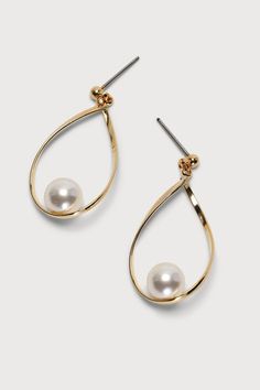 You won't have to dive to depths of the ocean to capture the beauty of the Lulus Truly a Treasure Gold Pearl Teardrop Earrings! These dainty gold-toned teardrop-shaped hoop earrings are adorned with a faux pearl focal. Post backs. 1. 25" Long. 80% Brass, 20% Acrylic. Imported. Lulus | Truly a Treasure Gold Pearl Teardrop Earrings. Wedding Earrings Gold, Treasure Gold, Pearl Teardrop Earrings, Gold Teardrop Earrings, Teardrop Earrings Gold, Pearl Pendant Earrings, Jewelry Knowledge, Earrings With Pearls, Classy Earrings