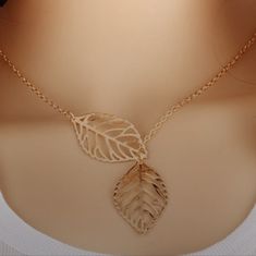 Simply Adorable Leaf Necklace Gold Set Jewelry, Colored Necklace, Thread Jewellery, Set Jewelry, Abayas Fashion, Colourful Necklace, Leaf Necklace, Leaf Pendant, Gold Set