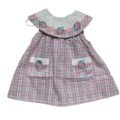 NEW Vintage Toddler Seersucker Pink Blue Strawberry Plaid Collared Dress Cottagecore Prairie Dead-stock! Brand new toddler dress - perfect for a summer get-together or special occasion No damage or flaws Sweet strawberry patches on oversized Peter Pan collar A-Line with back button closure 2 front pockets 100% Cotton Multiple Sizes (6 - 18 months) Yellow Vintage Dress, Vintage Green Dress, Vintage Dresses Casual, Blue Strawberry, Vintage Toddler, Baby Girls Dresses, Girls Pink Dress, Dress Cottagecore, Denim Overall Dress