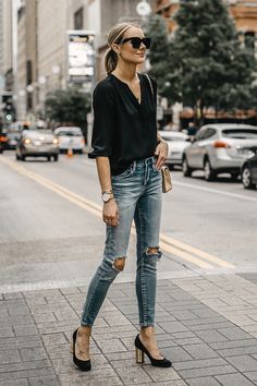 Comfy Jeans Outfit, Style Désinvolte Chic, Denim Jeans Outfit, Top And Jeans, Blogger Street Style, Fashion Jackson, Fashion Blogger Style, Casual Winter Outfits