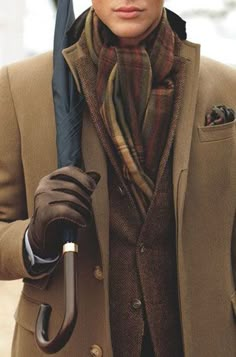 Ways To Wear A Scarf, Mens Winter Coat, Winter Outfits Men, Outdoor Fashion, How To Wear Scarves, Scarf Men, Brown Coat, Office Attire