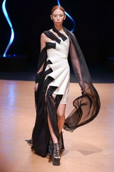 Fashion Inspired By Architecture, Architecture Inspired Fashion, Fashion Show Ideas, Futuristic Fashion Design, How To Wear Thigh High Boots, 3d Fashion Design, Avangard Fashion, Innovative Fashion Design, Iris Van Herpen Couture