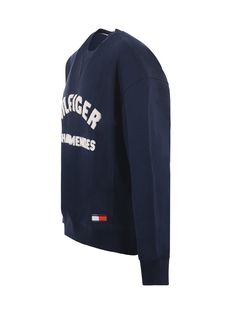 Tommy Hilfiger sweatshirt in dark blue cotton blend. Ribbed crewneck. Long sleeve. Ribbed cuffs and bottom. Front logo in sponge. Oversized fit. 58% viscose, 42% cottonComposition: Misto Cotone Oversized Crew Neck Sweater With Logo, Oversized Crew Neck Sweater With Logo Detail, Relaxed Fit Long Sleeve Sweater With Logo Detail, Relaxed Fit Long Sleeve Sweater With Logo, Crew Neck Sweatshirt With Logo For Fall, Oversized Logo Sweatshirt For Fall, Navy Sweatshirt With Logo For Streetwear, Navy Sweatshirt With Logo Detail For Streetwear, College Crew Neck Sweatshirt With Logo Detail