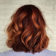 shoulder-grazing-copper-coated-wavy-locks-650x650 Dark Copper Hair Color, Auburn Balayage, Beautiful Hair Color, Caramel Highlights