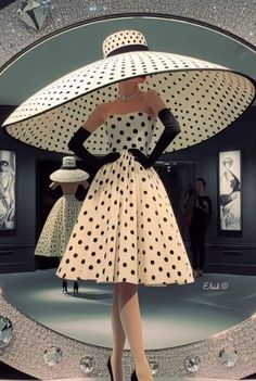 Moda Vintage, 50s Fashion, Vintage Glamour, Cabaret, Mode Inspiration, الرسومات اللطيفة, Kentucky Derby, Polka Dot Dress, Dot Dress