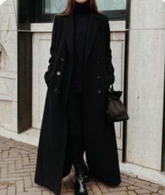 Black Coat Aesthetic, Fur Coat Aesthetic, Coat Aesthetic, Darkest Academia, Dark Academia Fashion Pants, Black Dress Outfit, Black Fur Coat, Dark Academia Outfit, Winter Outfits Aesthetic