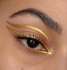 Gold Liner Makeup, Leaf Eye Makeup, Glitter Liner Eye Makeup, Eye Makeup Drawing, Golden Eyeliner, Egypt Makeup, Egyptian Eye Makeup, Silver Eyeliner, Egyptian Makeup