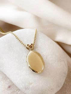 Our oval locket necklace, which we have carefully designed to meet the demands from you, is 14k real yellow gold. Bridesmaids have been presented to our esteemed guests as a unique work for special occasions such as weddings, Anniversaries, birthdays.  ✪ Handmade / Handcrafted Fine Jewelry   ✪ Gold Weight: Approx. 3.86-5.5 g  ✪pendant weight: 4.25 g  ✪ Metal:  14K Solid Gold   ✪ Gold Color: White gold, Rose gold, Yellow gold ♡ For questions or special designs, please contact us via message. We a Gold Oval Locket, Classic Oval Locket Necklace Stamped 14k, Oval 14k Gold Jewelry Gift, Luxury Yellow Gold Oval Locket Necklace, Elegant Gold Locket Necklace With Oval Link, Elegant Gold Oval Link Locket Necklace, Luxury Oval Pendant Locket Necklace As Gift, Classic Gold Oval Locket Necklace, 14k Gold Oval Link Locket Jewelry