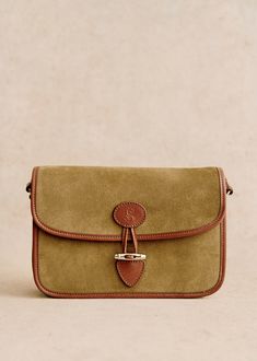 Made in our Italian atelier;Rectangle bag with gussets;Exterior in split leather and smooth leather;Cotton lining;Adjustable leather handle  (press studs on each side to extend the handle);Brass buckle with light gold finish;Handle length : 33 cm (12 in) shoulder / 50 cm (19.6 in) cross-body;Carried over the shoulder and crossover;Closing by a metal clasp;Zipped pocket and patch pocket inside;Bag weight : 0.54 kg / 19 oz;Dimensions:  17x24x4,5 cm / 6.7x9.4x1.7 in Classic Saddle Bag With Leather Handles For Formal Use, Elegant Leather Saddle Bag With Leather Trim, Classic Saddle Bag With Leather Handles For Formal Occasions, Classic Rectangular Shoulder Bag With Leather Trim, Elegant Saddle Bag With Leather Trim And Top Handle, Formal Saddle Bag With Leather Trim Satchel Shape, Elegant Saddle Bag With Leather Trim, Classic Formal Saddle Bag With Leather Trim, Elegant Leather Trim Saddle Bag For Formal Occasions