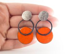 Orange drop earrings. Contemporary earrings. Geometric earrings. Circle drop earrings. Modern silver earrings. Enamel earrings. Women gift Modern orange earrings of silver and enamel. From the Pètals collection. These pieces are a one-of-a-kind handmade earrings. Measures: 43mm length and 23mm width. You can choose and customize the color of the enamel. And also the silver finish. Closure: push back. Very comfortable and lighweight. These modern earrings are ideal for to wear every day! These ge Modern Silver Earrings, Enameled Jewelry, Earrings Circle, Contemporary Earrings, Orange Earrings, Earrings Geometric, Earrings Women, Enamel Earrings, Modern Earrings