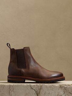 Diego Leather Chelsea Boot | Banana Republic Mens Dress Boot, Mens Casual Work Shoes, Men’s Boots Fashion, Men’s Leather Boots, Mens Old Money Shoes, Men’s Dress Boots, Men’s Chelsea Boots, Leather Boots Outfit Men, Men’s Casual Shoes