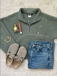 Comfy Work Outfit Spring, March Church Outfits, Cozy Outfit Inspo For School, Muted Green Outfit, Vsco Style Outfits, Cute Winter Outfits Cold Weather, Cute Outfits For Church Casual, Mom Vibes Outfit, Casual Winter Outfits Aesthetic