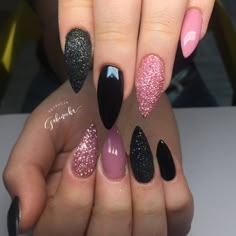 Black Nails With Glitter, Short Acrylic Nails Designs, Nail Designs Glitter, Dipped Nails, Fancy Nails, Pretty Acrylic Nails, Short Acrylic Nails, Powder Nails, Best Acrylic Nails