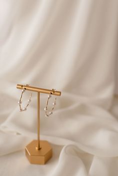 Our Pearl Hoop earrings are the perfect accessory to dress up or down. So comfortable for all-day wear you'll never want to take them off. Includes two gold-filled pearl hoop earrings Size is approx. 35mm All materials are lead & nickel free 14k Gold Filled Hoop Earrings With Pearl Charm, Small Hoop Earrings With Pearl Chain, Small Pearl Hoop Earrings For Everyday, Everyday Small Pearl Hoop Earrings, Everyday Pearl Chain Hoop Earrings, 14k Gold Filled Hoop Earrings With Pearl Drop, Minimalist Hoop Earrings With Pearl Chain, Hoop Earrings With Pearl Chain, Gift 14k Gold Hoop Earrings With Pearl Chain