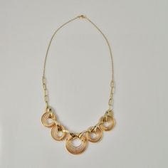 A fine hand made 1940s high art deco necklace in rose and yellow gold. This divine necklace features a central hand made focus that is hand crafted in rose and yellow gold. The design is exceptionally streamlined. The necklace measures 17" long and is 13/16" wide (432mm x 20mm). Made from fine 14K rose and yellow gold it weighs a total of 23.19 grams. It is in excellent condition.This is a one of a kind original art deco necklace not a reproduction item in the deco style. An appraisal shall acco Gatsby Jewelry, 1920s Necklace, Rose Gold Chain Necklace, Retro Necklace, Art Deco Gold, Retro Necklaces, Modernist Ring, Native American Earrings, Rainbow Jewelry